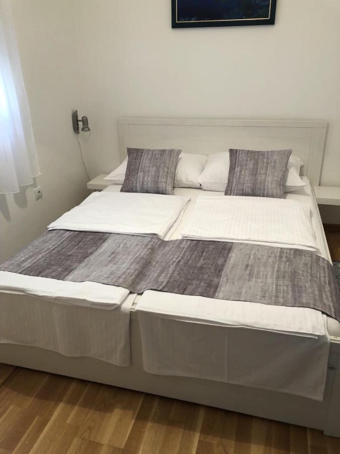 Apartmani Gavran 皮罗瓦茨 外观 照片
